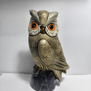 Figura buho realista